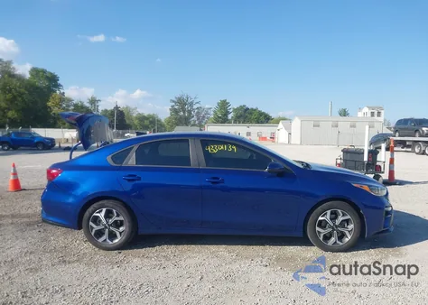 2021 Kia Forte Lxs z USA, uszkodzony, nr VIN 3KPF24AD7ME412992
